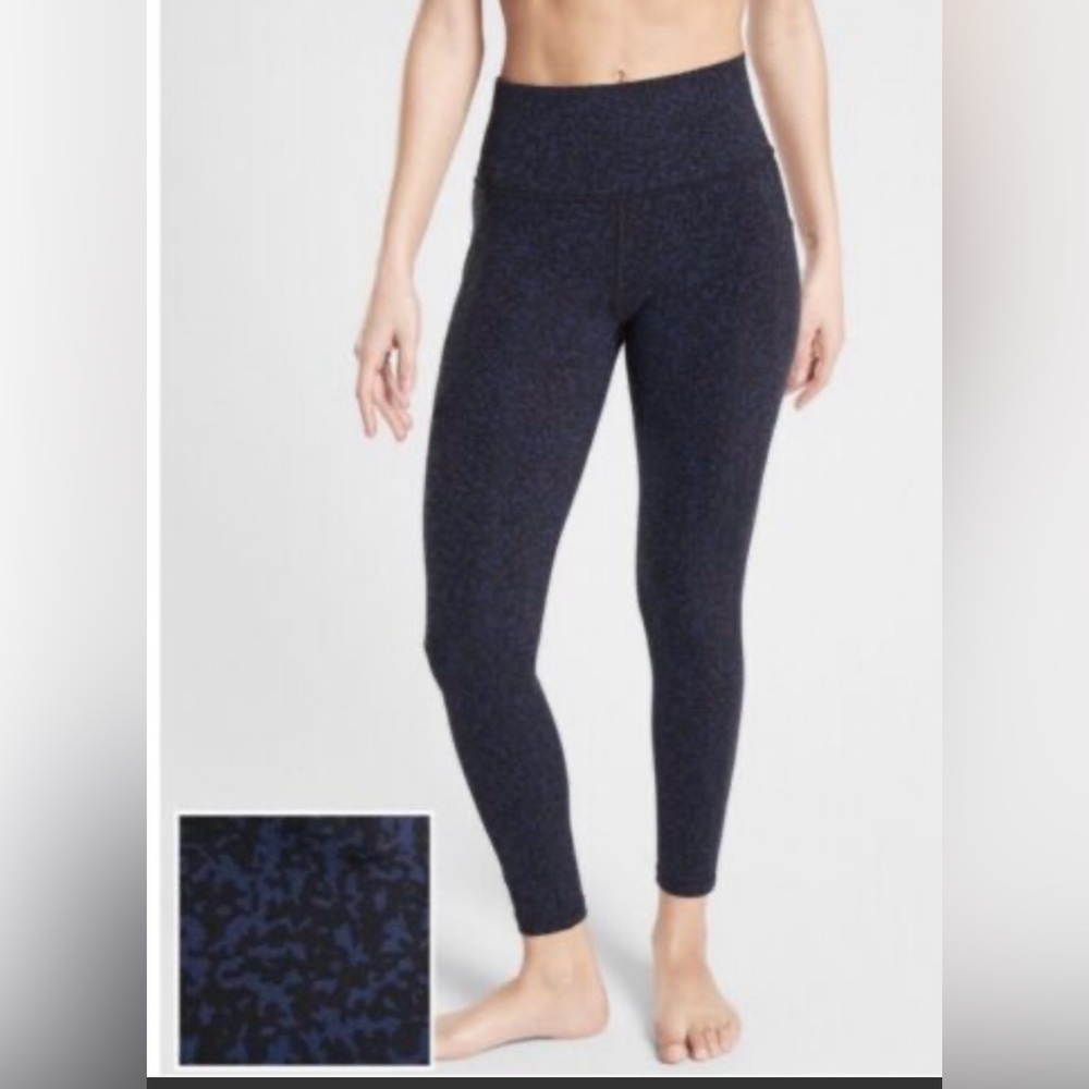 Athleta Salutation Stash Dual Pocket Gravel Tight Size XS. EUC